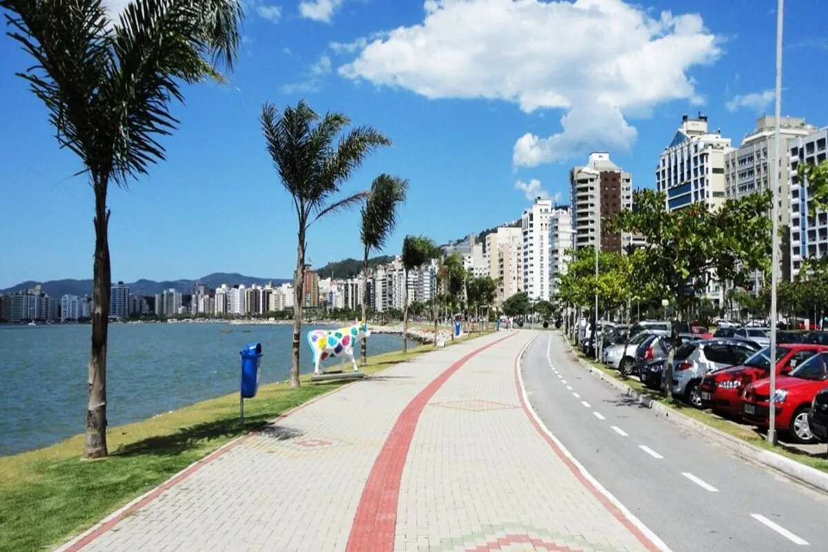 Beira-Mar Norte em Florianópolis, um dos principais pontos turísticos e áreas de lazer da cidade.